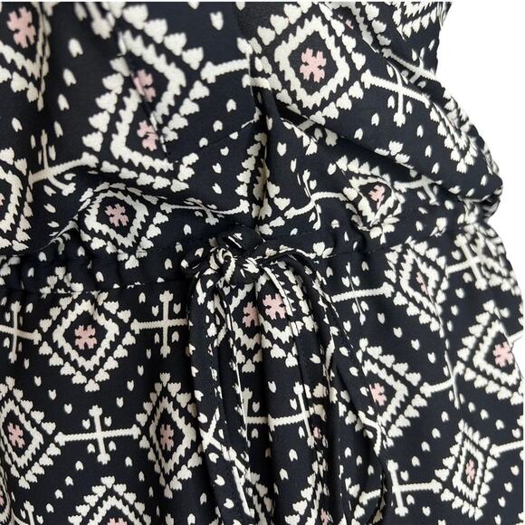 NWT Aqua Women's Aztec Geo Print Split Neck Roll-Tab Sleeve Romper XS - Picture 8 of 15